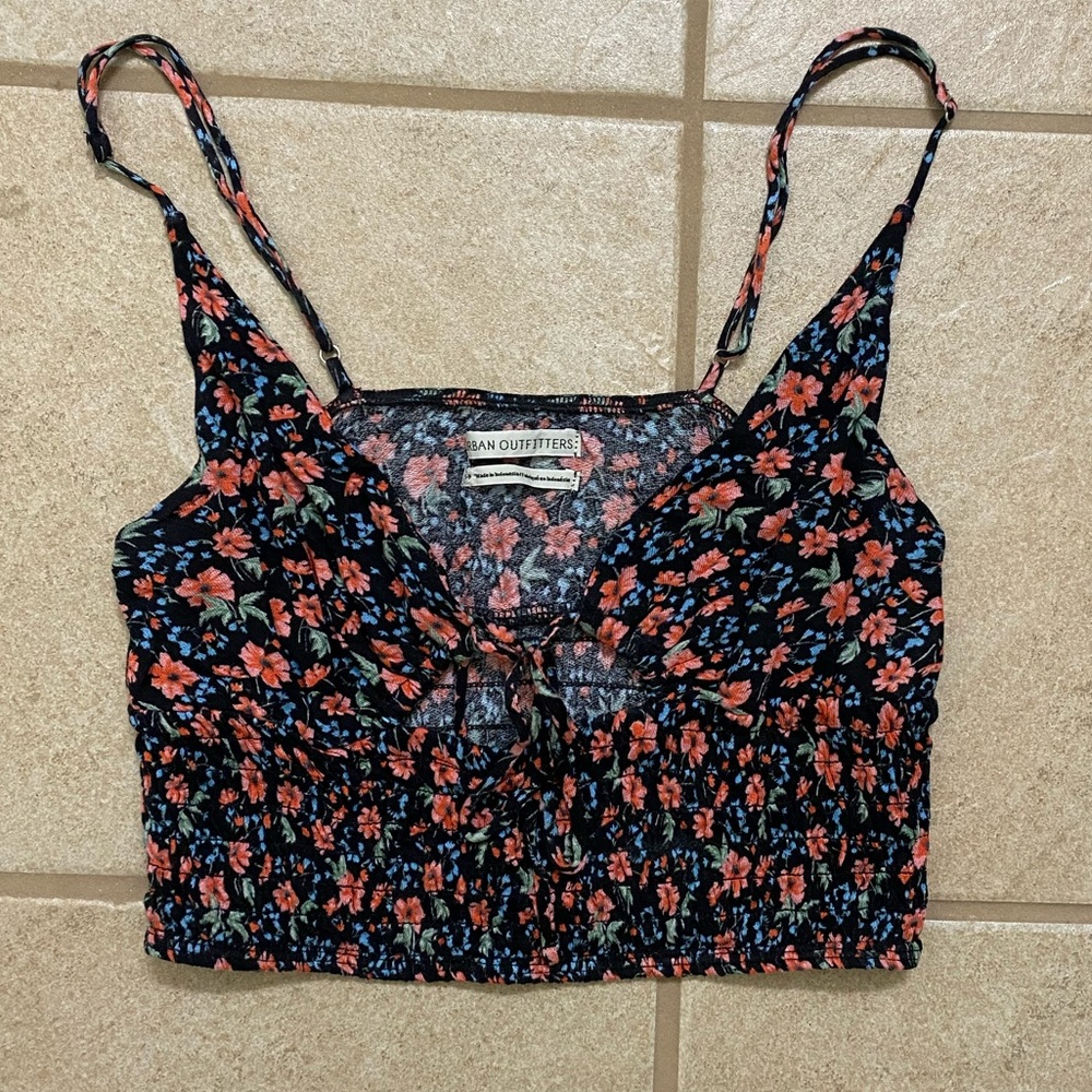 urban outfitters floral crop top